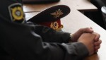 В Смирных сотрудники полиции установили подозреваемую в неправомерном обороте средств платежа
